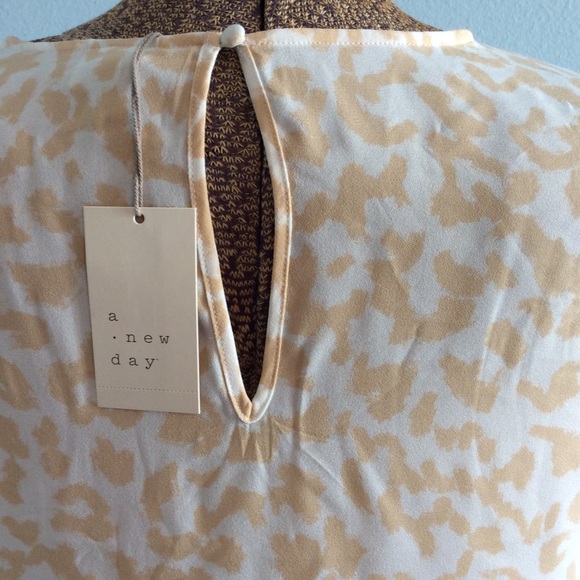 NWT A New Day Cheetah Print Cream Silky blouse L - Picture 12 of 15